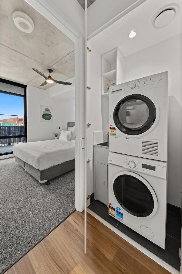 Rambla At Solarino House Aparthotel เมลเบิร์น ภายนอก รูปภาพ