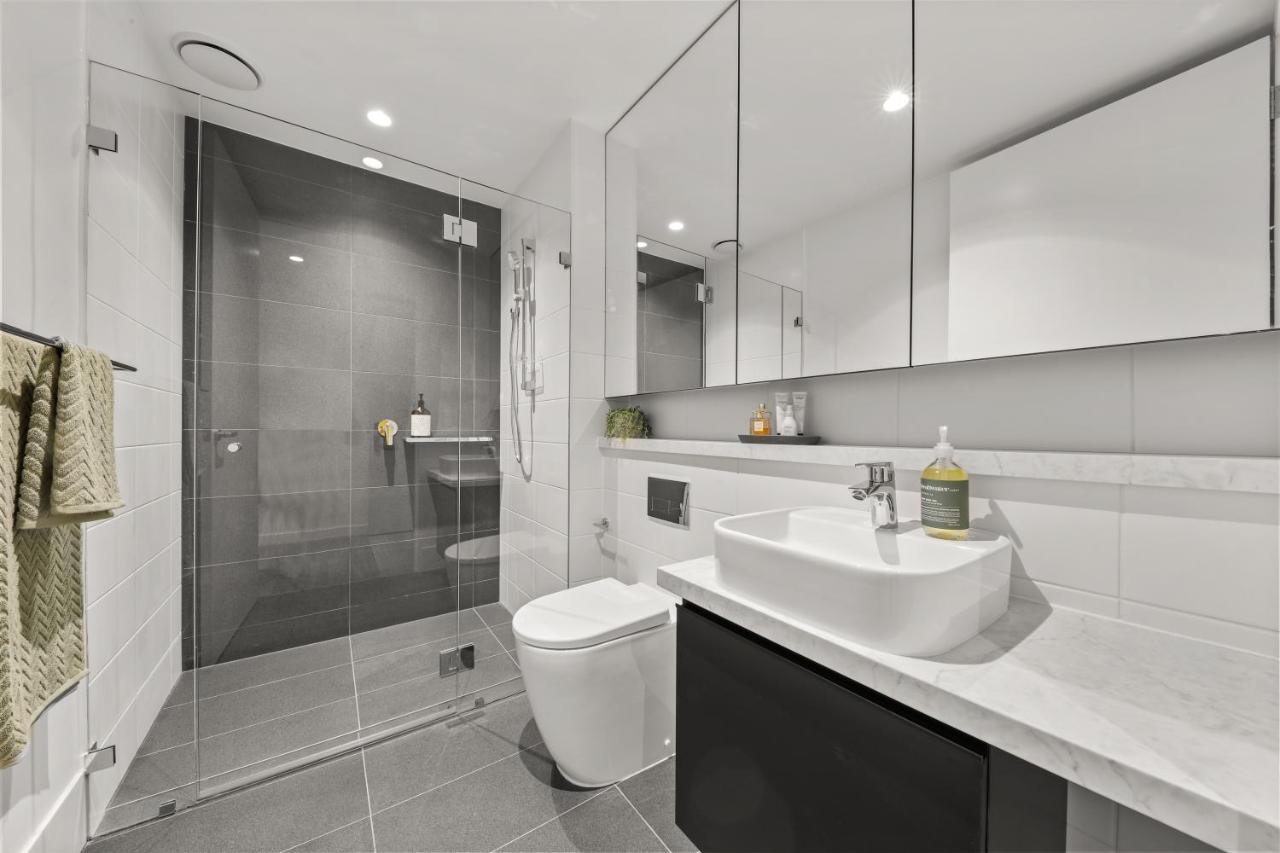 Rambla At Solarino House Aparthotel เมลเบิร์น ภายนอก รูปภาพ